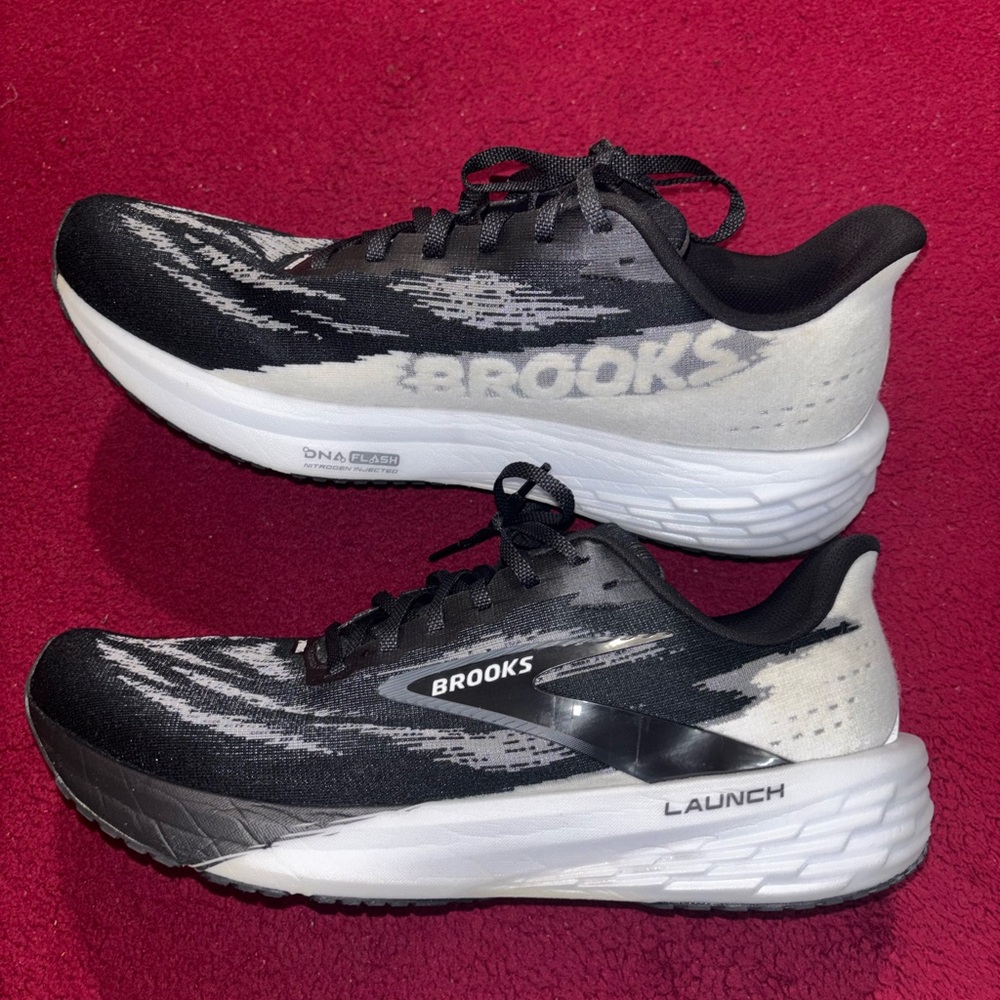 Brooks Men's Running Shoe - Black with White Label